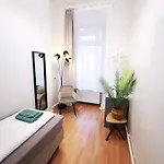 Apartment Conrad-b 01 By Rockchair L Superhost Status L Super Flat, 3 Bedrooms 2 Bathrooms Welcomes You! Berlin