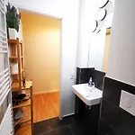 Conrad-b 01 By Rockchair L Superhost Status L Super Flat, 3 Bedrooms 2 Bathrooms Welcomes You! Lägenhet