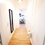 Conrad-b 01 By Rockchair L Superhost Status L Super Flat, 3 Bedrooms 2 Bathrooms Welcomes You! Berlin