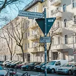 Apartment Conrad-b 01 By Rockchair L Superhost Status L Super Flat, 3 Bedrooms 2 Bathrooms Welcomes You! *