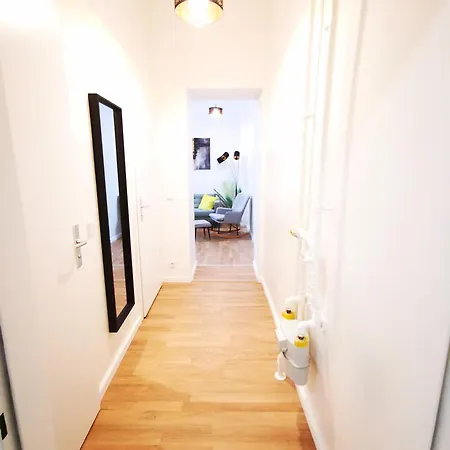 Conrad-b By Rockchair L Superhost Status L Super Flat, 3 Bedrooms 2 Bathrooms Welcomes You! Berlín