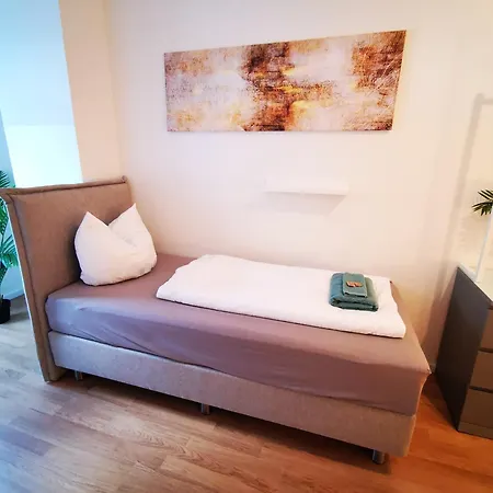 Conrad-b By Rockchair L Superhost Status L Super Flat, 3 Bedrooms 2 Bathrooms Welcomes You!