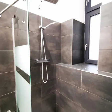 Conrad-b By Rockchair L Superhost Status L Super Flat, 3 Bedrooms 2 Bathrooms Welcomes You! * Berlin