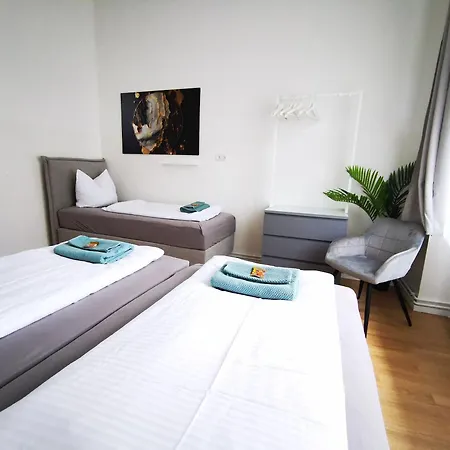 Conrad-b 01 By Rockchair L Superhost Status L Super Flat, 3 Bedrooms 2 Bathrooms Welcomes You! Apartment *