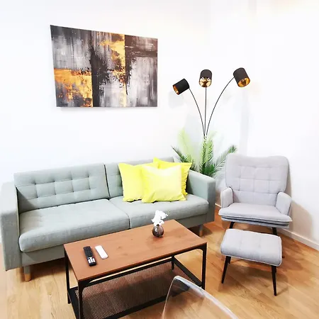 Conrad-b By Rockchair L Superhost Status L Super Flat, 3 Bedrooms 2 Bathrooms Welcomes You! * Berlín