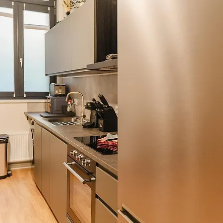 Apartman Conrad-b 01 By Rockchair L Superhost Status L Super Flat, 3 Bedrooms 2 Bathrooms Welcomes You! Berlin