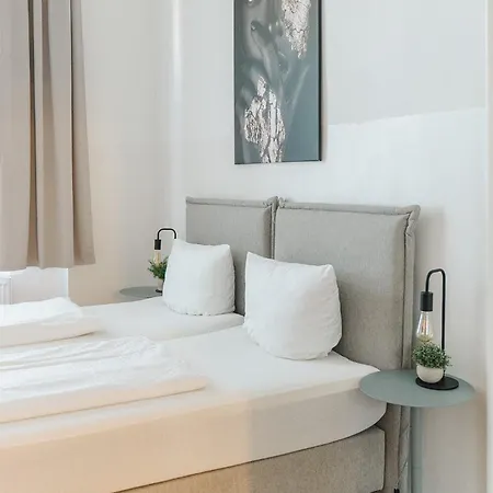 Conrad-b 01 By Rockchair L Superhost Status L Super Flat, 3 Bedrooms 2 Bathrooms Welcomes You! Apartman