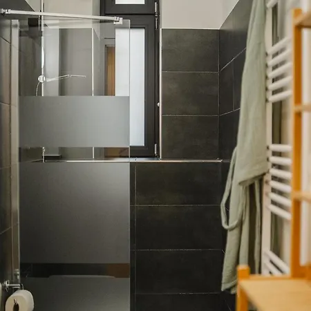 Conrad-b 01 By Rockchair L Superhost Status L Super Flat, 3 Bedrooms 2 Bathrooms Welcomes You! * Berlin