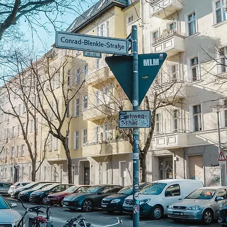 Апартаменты Conrad-b 01 By Rockchair L Superhost Status L Super Flat, 3 Bedrooms 2 Bathrooms Welcomes You! *