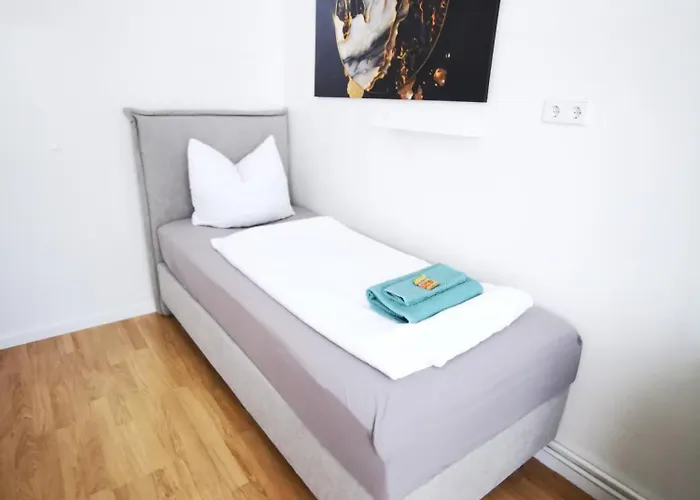 Conrad-b By Rockchair L Superhost Status L Super Flat, 3 Bedrooms 2 Bathrooms Welcomes You!