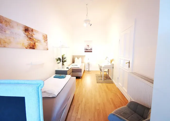 Conrad-b 01 By Rockchair L Superhost Status L Super Flat, 3 Bedrooms 2 Bathrooms Welcomes You!