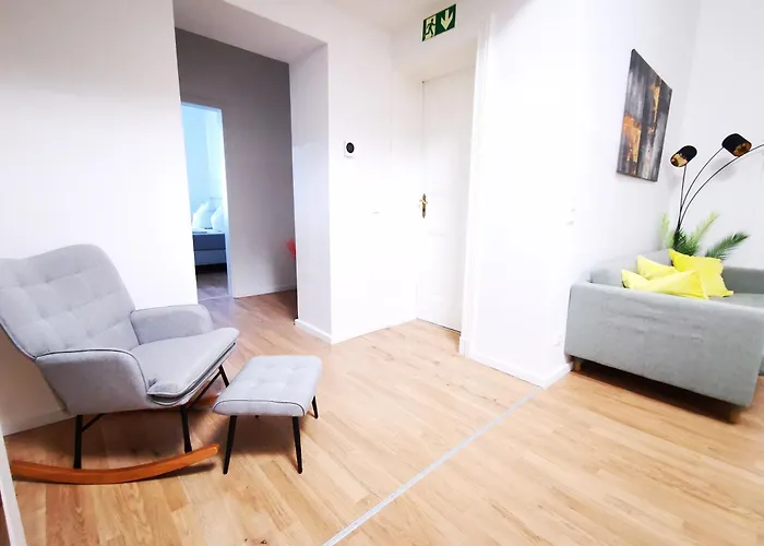 Conrad-b 01 By Rockchair L Superhost Status L Super Flat, 3 Bedrooms 2 Bathrooms Welcomes You! Apartman