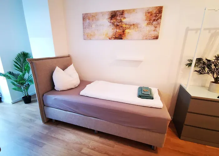 Conrad-b By Rockchair L Superhost Status L Super Flat, 3 Bedrooms 2 Bathrooms Welcomes You!