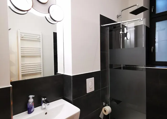 Conrad-b 01 By Rockchair L Superhost Status L Super Flat, 3 Bedrooms 2 Bathrooms Welcomes You! * Berlin