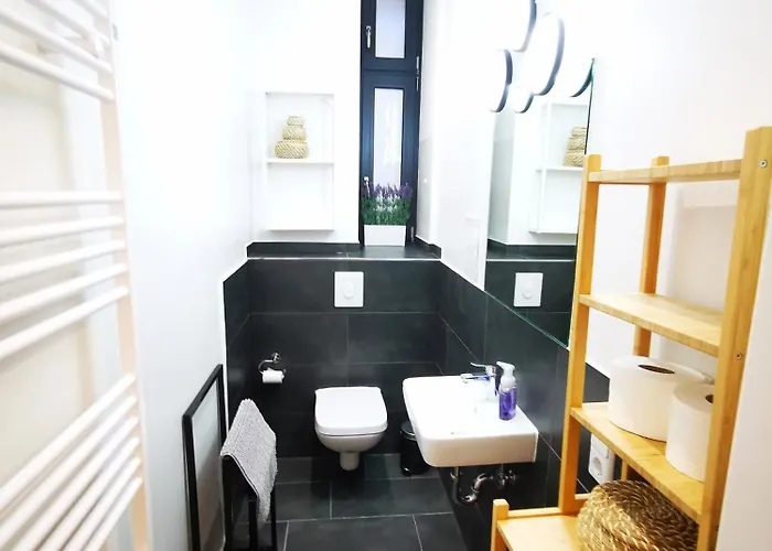 Conrad-b 01 By Rockchair L Superhost Status L Super Flat, 3 Bedrooms 2 Bathrooms Welcomes You! Apartamento