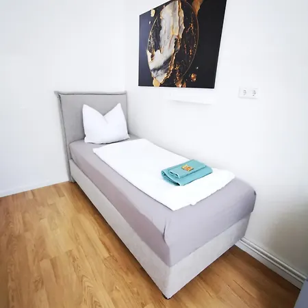 Conrad-b By Rockchair L Superhost Status L Super Flat, 3 Bedrooms 2 Bathrooms Welcomes You!