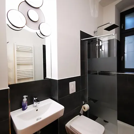 Conrad-b By Rockchair L Superhost Status L Super Flat, 3 Bedrooms 2 Bathrooms Welcomes You! * ברלין