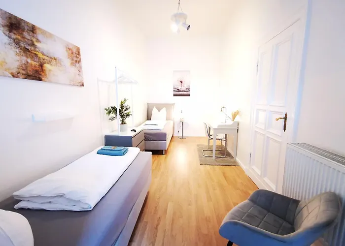 Conrad-b By Rockchair L Superhost Status L Super Flat, 3 Bedrooms 2 Bathrooms Welcomes You!